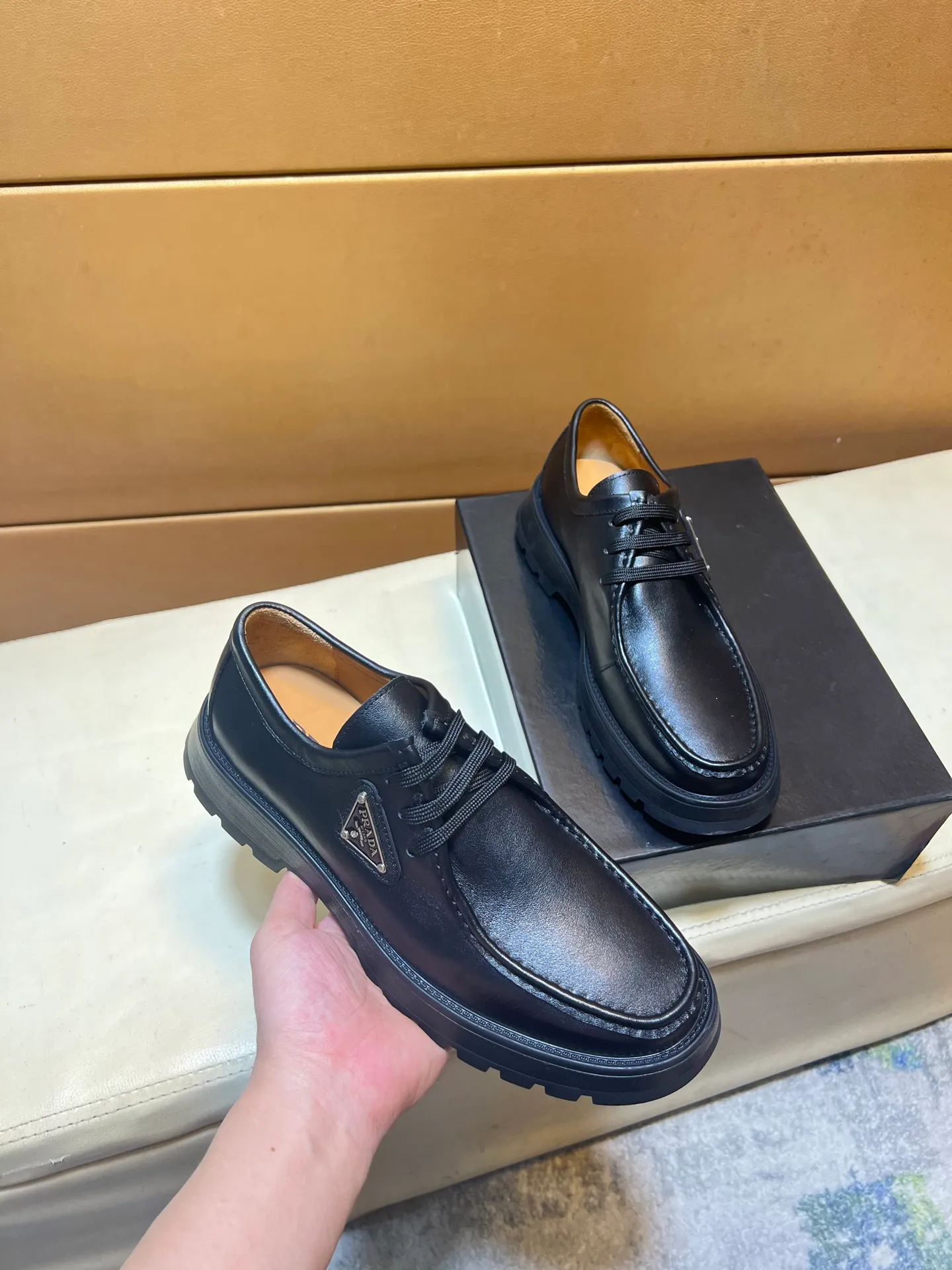 pp440💰👑👑👑 PRADA·PRADA Niuli·Exclusive first release·～Unique modern style sneakers. Counter purchasing 🏃casual leather shoes😍😍 original shiny leather imported from Italy (refuses to discolor and rub feet) soles: original soles specially provided by the original factory, super cool 😍 lace up and walk with wind 👍 style design ⚠️ super comfortable, wear-resistant and non-slip original soles. Just like shooting the real thing🎬The real thing is better. Suitable for outdoor and driving👍Perfect high-quality sneakers, men's shoe size: 38-44